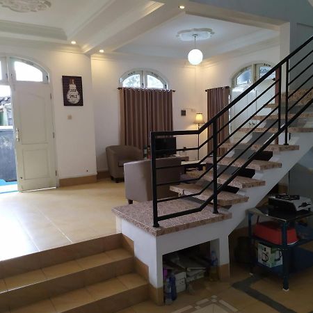 Ndalem Gorongan Guesthouse Maguwo Exterior photo