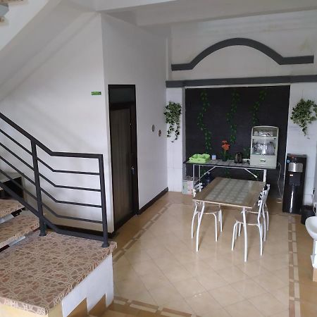 Ndalem Gorongan Guesthouse Maguwo Exterior photo